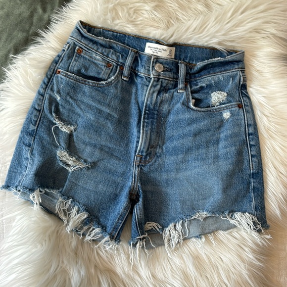 A b e r c r o m b i e & F i t c h • High rise 4” denim cutoff short - Picture 1 of 7